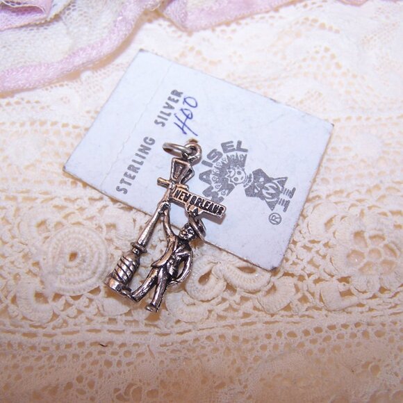 Sterling Silver Charm by Maisels - New Orleans Man and Lamp Post | Original Card - Picture 3 of 4